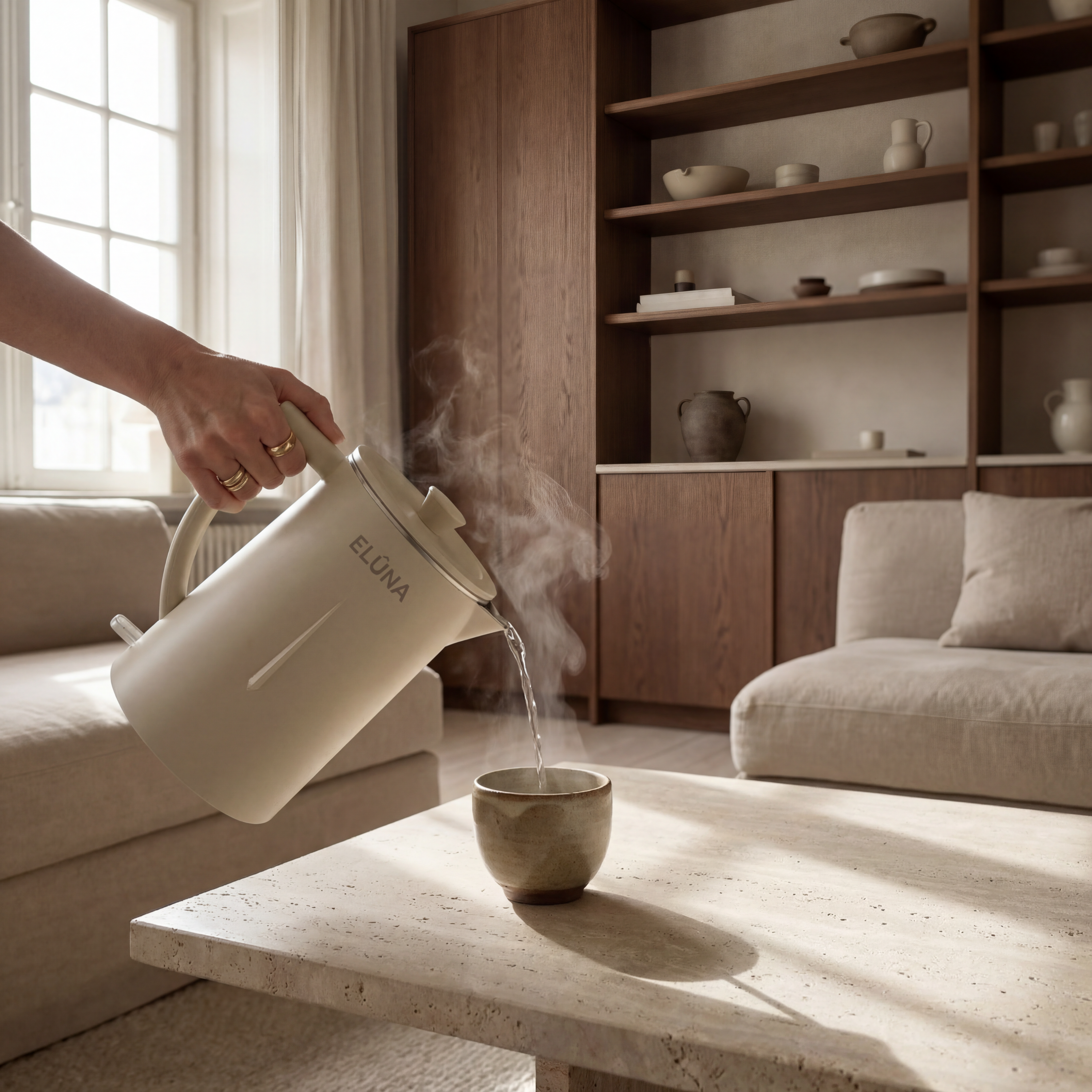 ELÛNA pistasche creme stille waterkoker 1.7L, RVS van bron tot tuit, energiezuinig en eenvoudig te ontkalken, in ochtendlicht